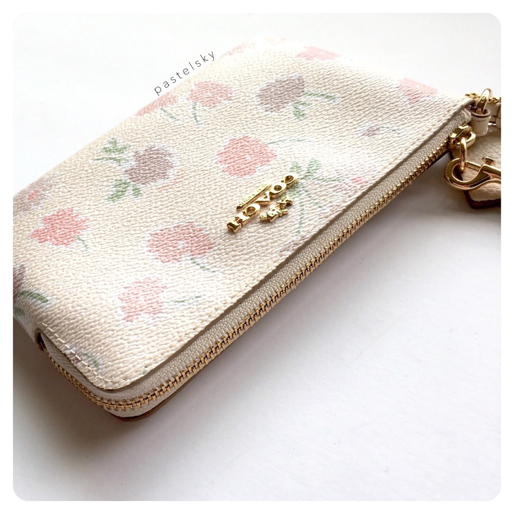 🆕 COACH springtime zippered wristlet - Picture 3 of 8